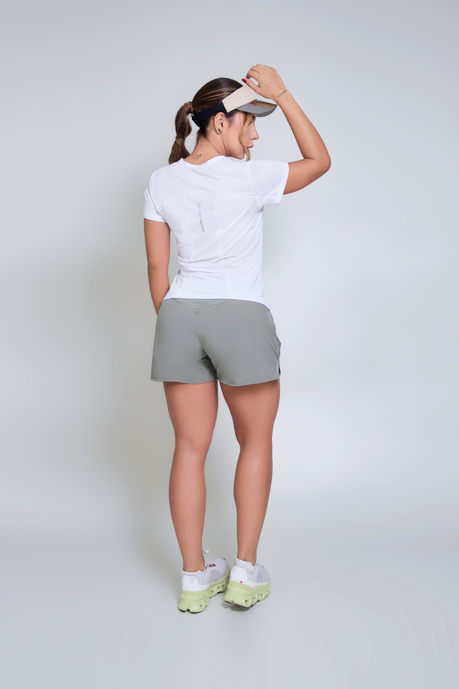 75259305-194a-4fab-a217-a8b17c2a8335/CAMISETA_LARGA_BLANCA_2.jpg